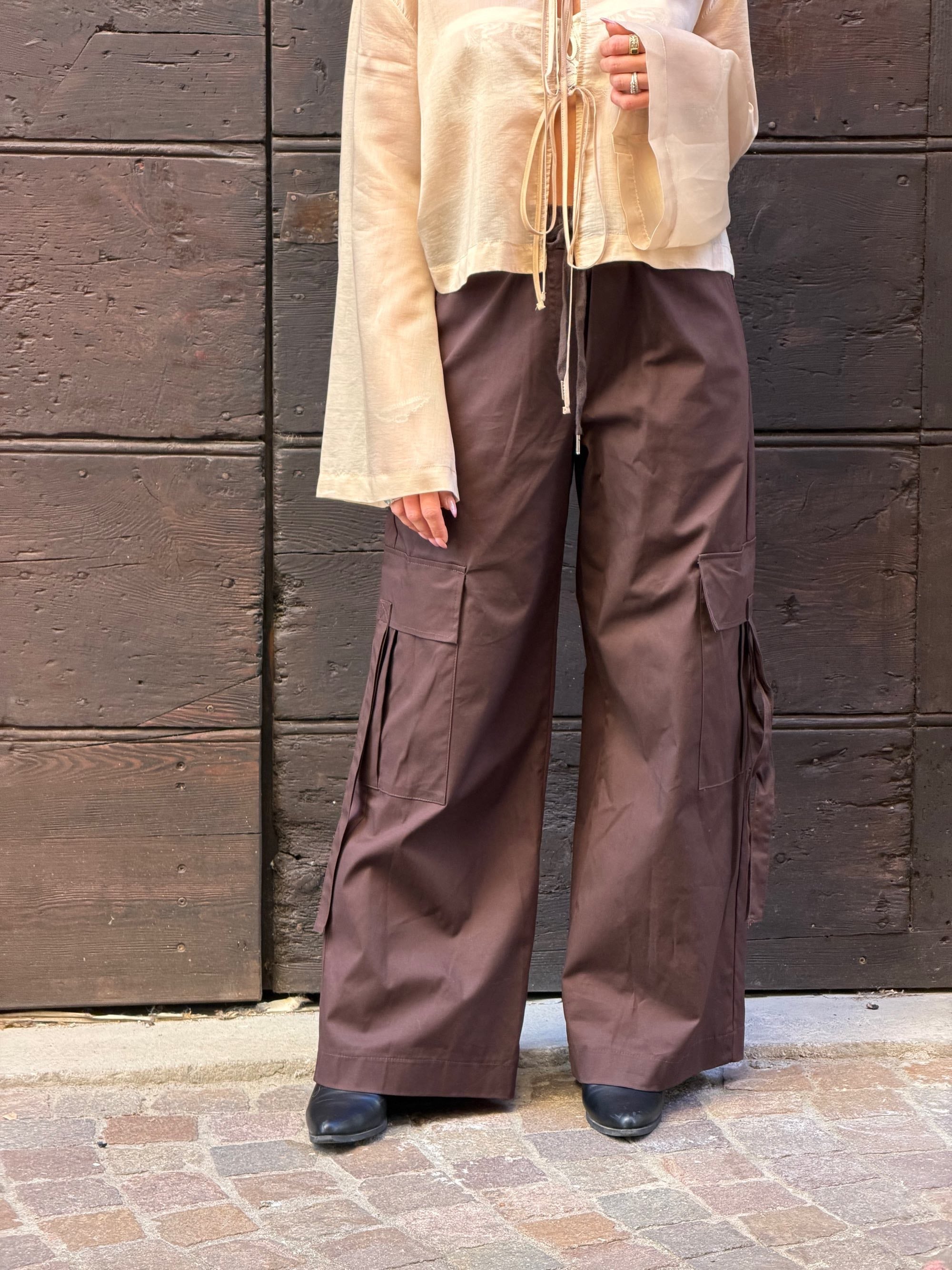 Pantalone con tasche caffè ￼