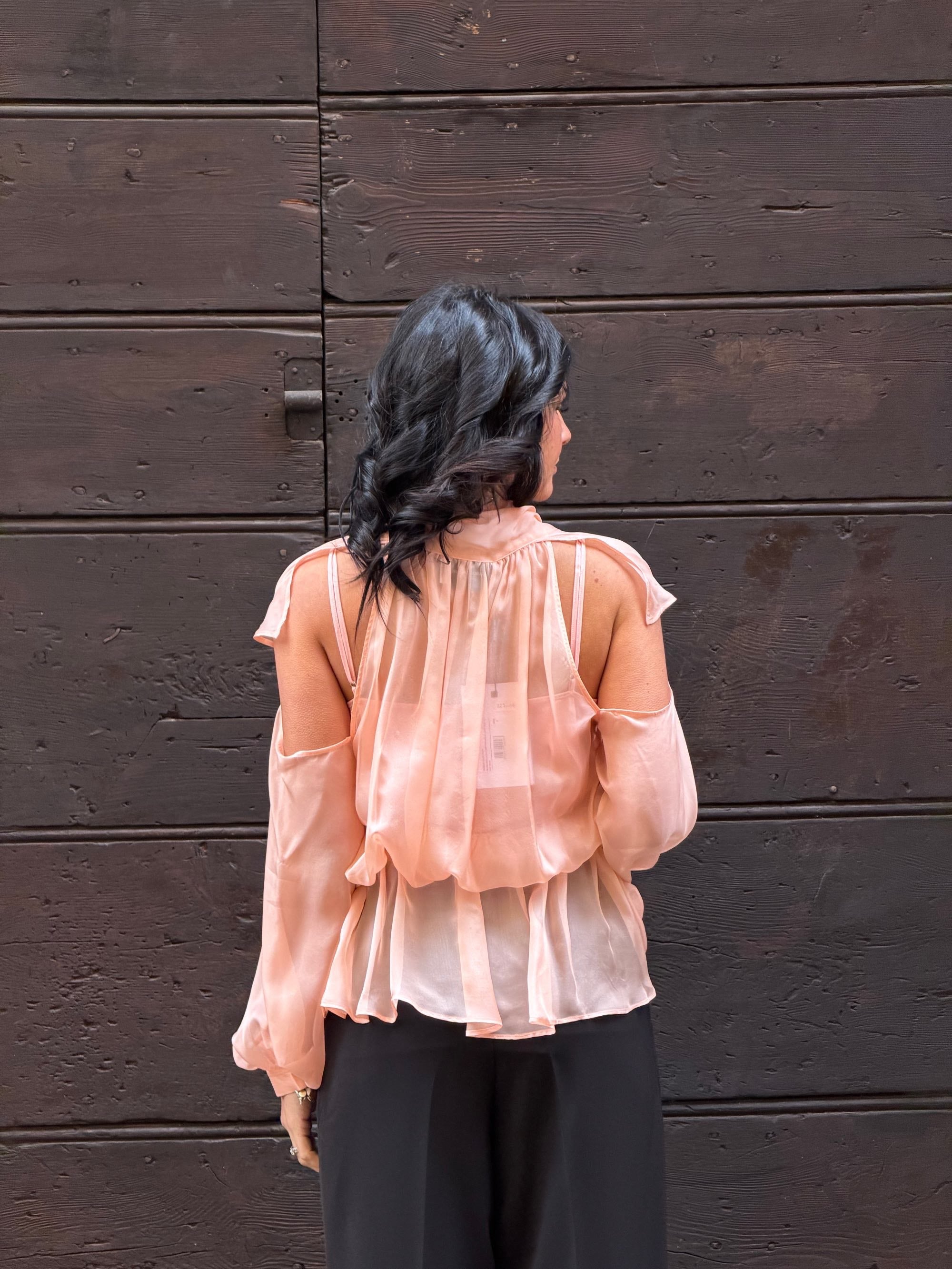 Blusa scollo a V con foulard rosè