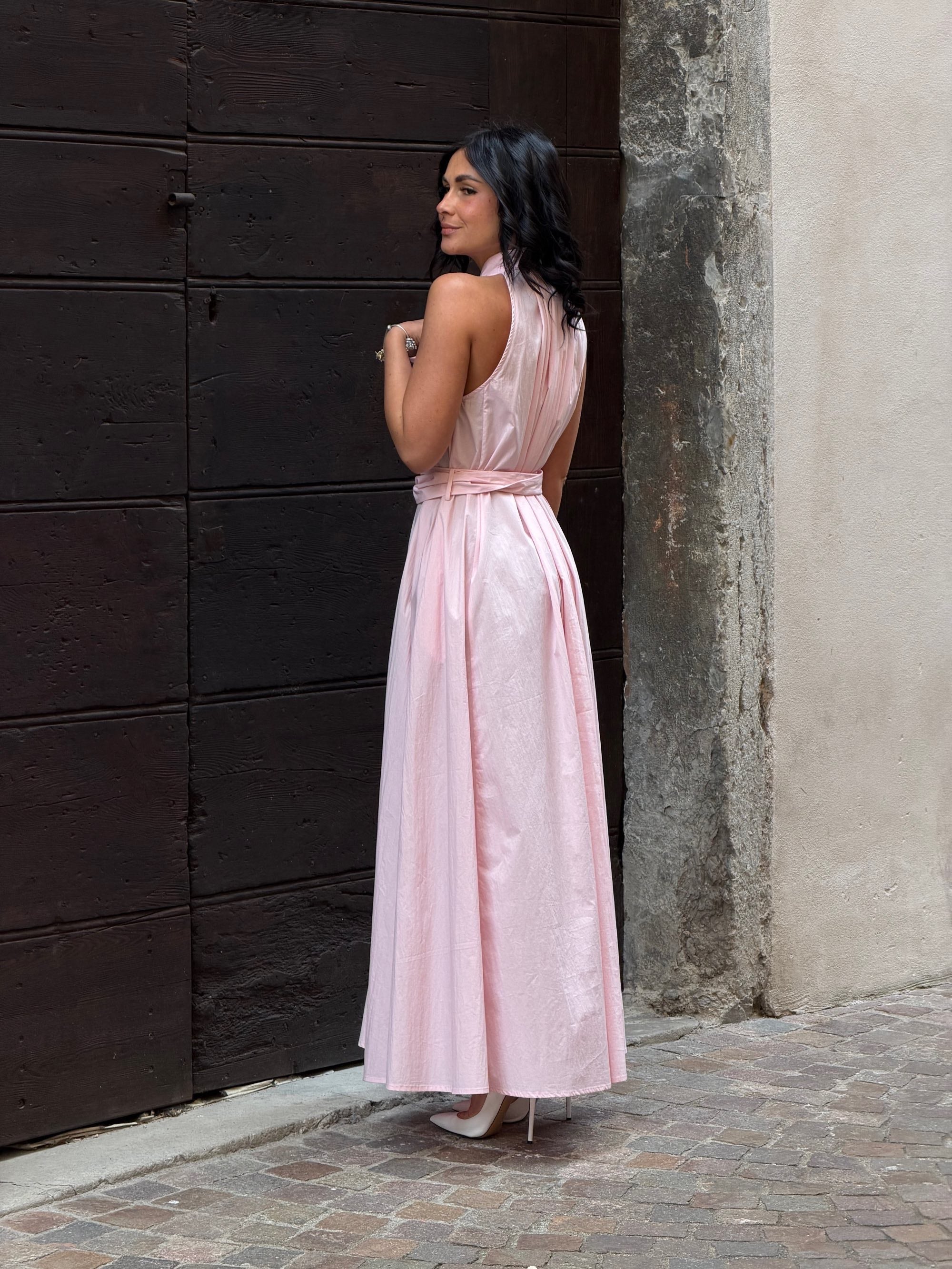 Abito lungo smanicato con nodo al collo rosé