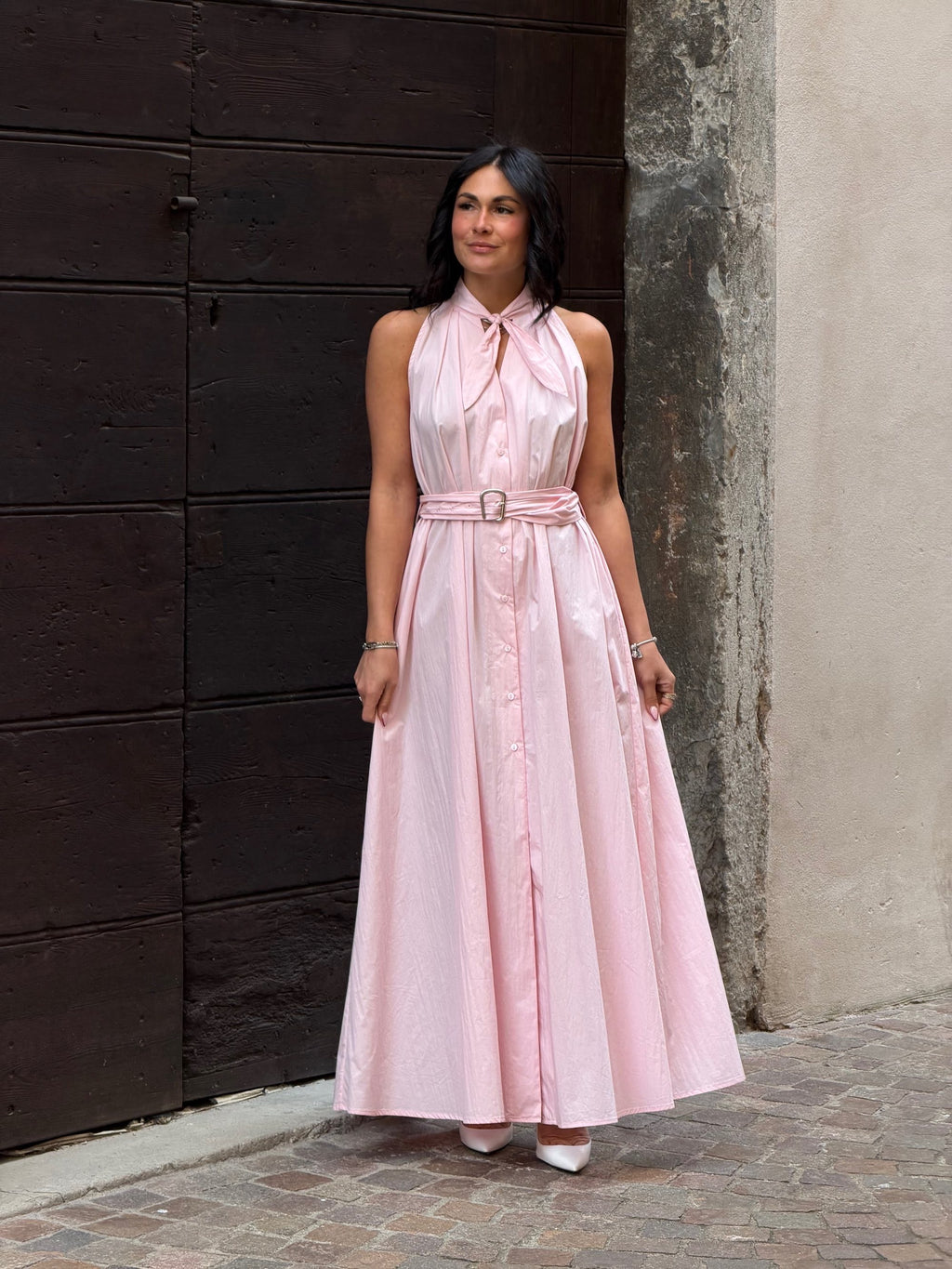 Abito lungo smanicato con nodo al collo rosé